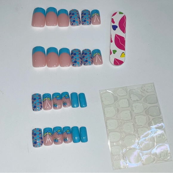 🎃 24 Press-On Nails ~ Blue Butterflies ~ - Picture 4 of 4